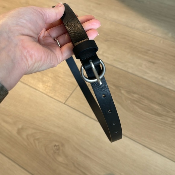 Size small thin black belt - Picture 1 of 3
